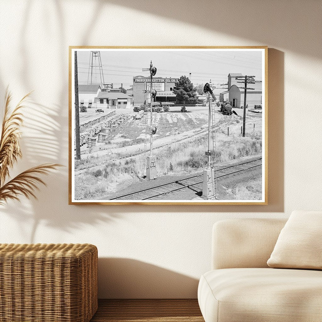 Roadside Scene Near Fresno California 1939 - Available at KNOWOL