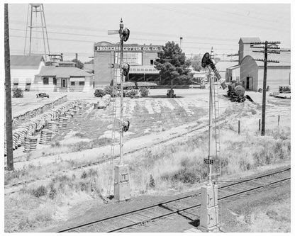 Roadside Scene Near Fresno California 1939 - Available at KNOWOL