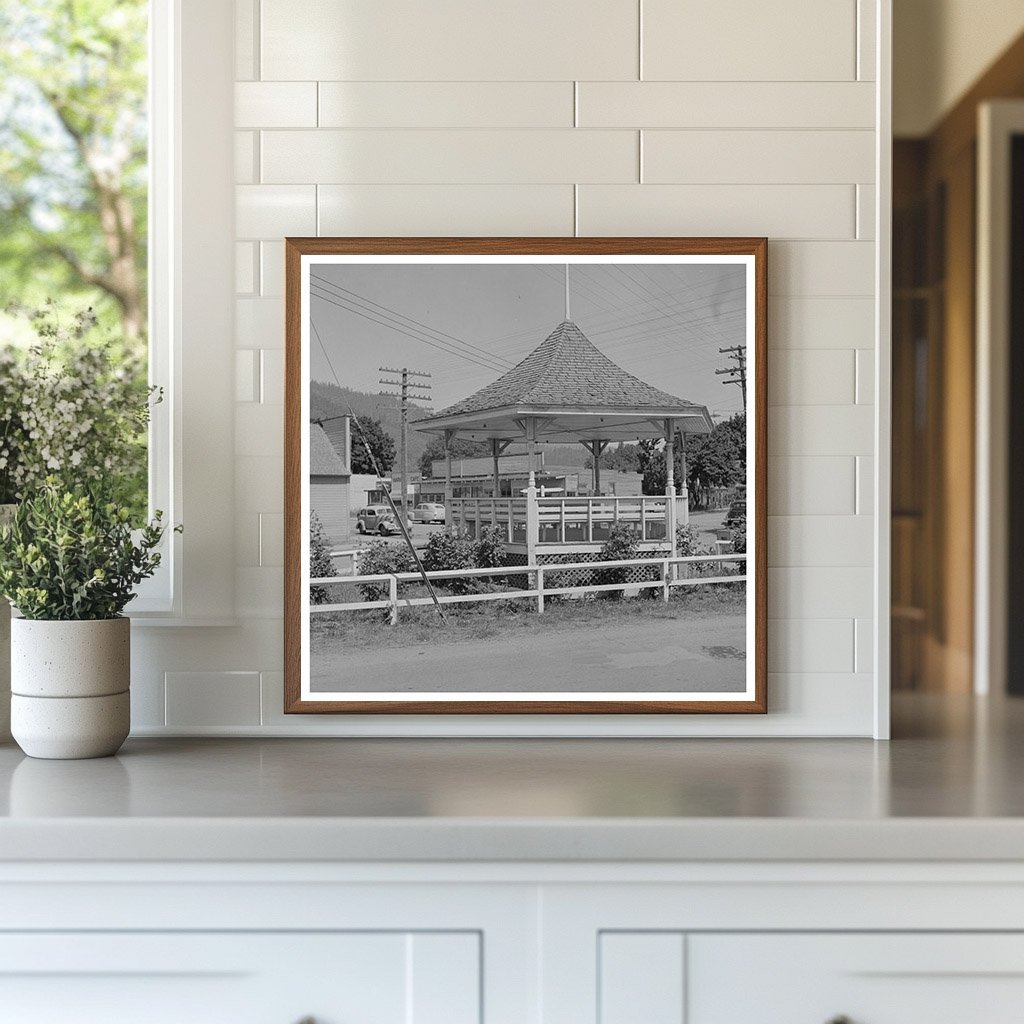 Rogue River Bandstand Oregon July 1942 Photo - Available at KNOWOL