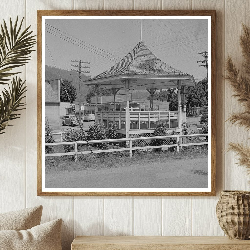 Rogue River Bandstand Oregon July 1942 Photo - Available at KNOWOL