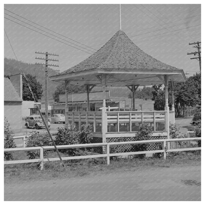 Rogue River Bandstand Oregon July 1942 Photo - Available at KNOWOL