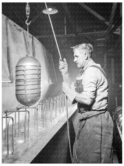 Rubber Factory Cleaning Aviation Oxygen Cylinders 1942 - Available at KNOWOL