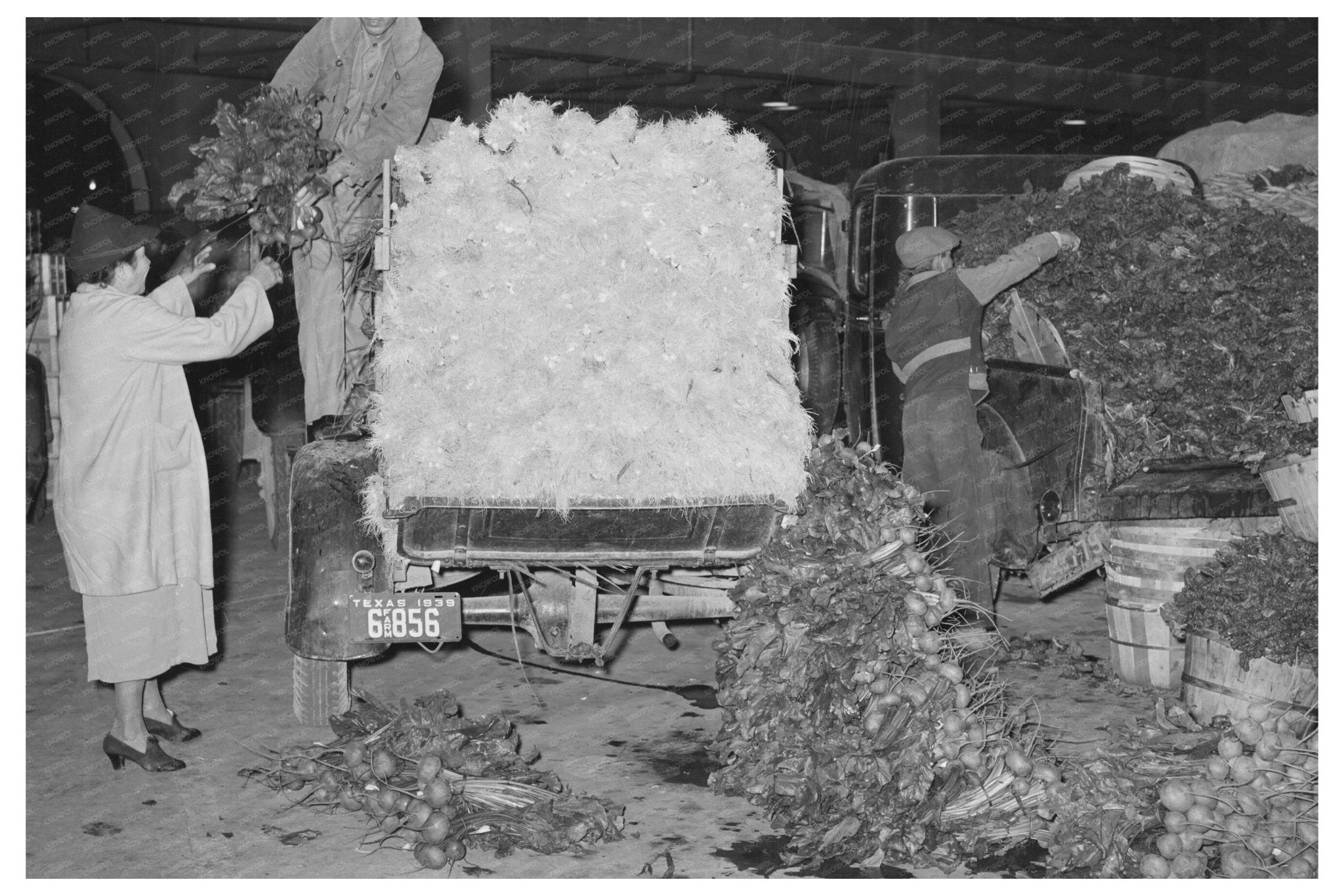 San Antonio Vegetable Market Scene March 1939 - Available at KNOWOL