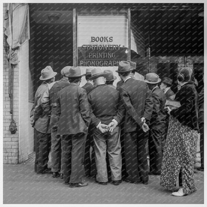 San Francisco Chinatown 1938 Cantonese Residents Read News - Available at KNOWOL