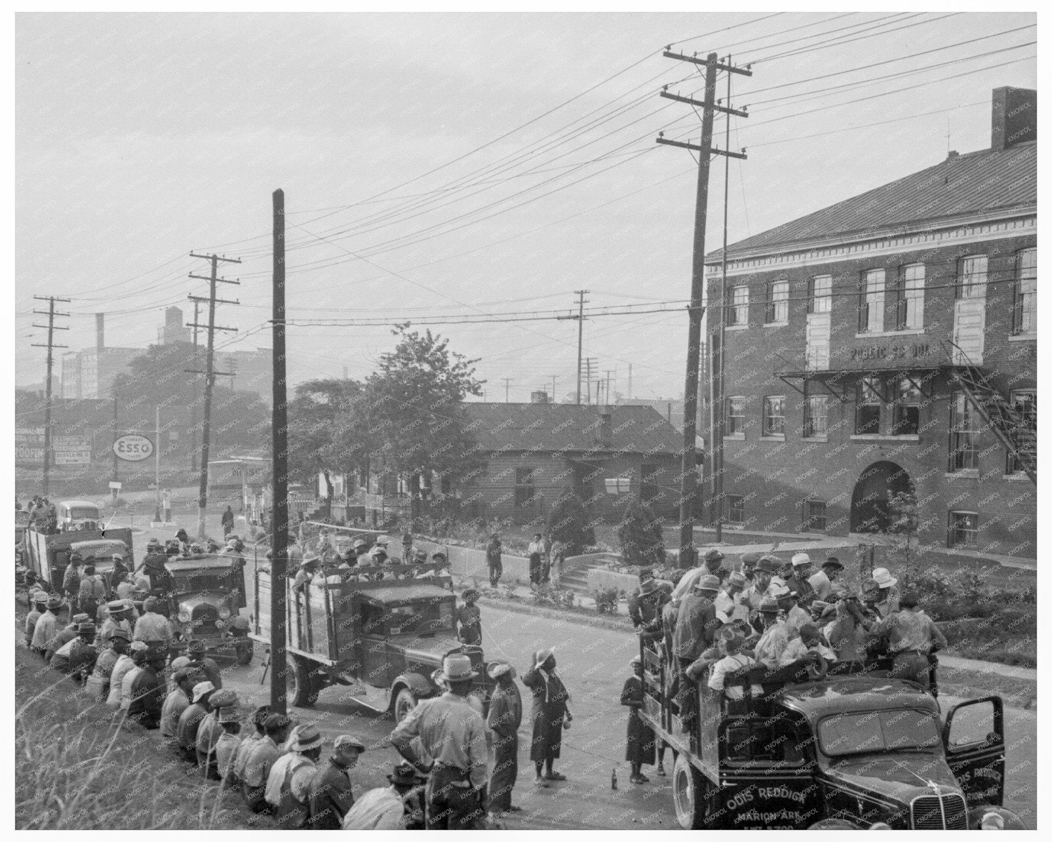 Seasonal Cotton Workers Memphis Tennessee 1937 - Available at KNOWOL