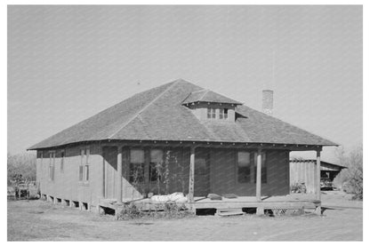 Small Vegetable Farmer House Santa Maria Texas 1939 - Available at KNOWOL