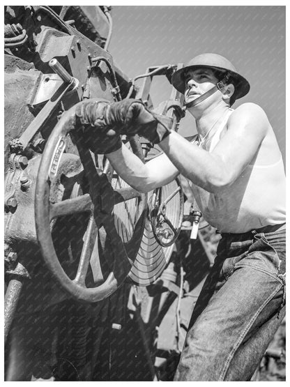 Soldier Adjusting Coastal Artillery Gun March 1942 - Available at KNOWOL