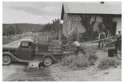 Spanish - American Farmers Loading Mowing Machine 1940 - Available at KNOWOL