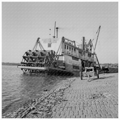 Stern Wheeler at Greenville Mississippi Levee 1937 - Available at KNOWOL