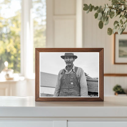 Stump Farmer Shopping in Bonners Ferry Idaho 1939 - Available at KNOWOL