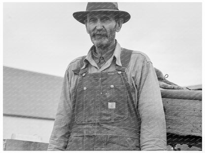 Stump Farmer Shopping in Bonners Ferry Idaho 1939 - Available at KNOWOL