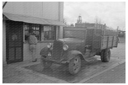 Sweet Potato Weighing at Laurel Starch Plant 1938 - Available at KNOWOL