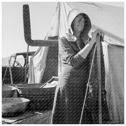 Texas Woman in Carrot Pullers Camp 1939 - Available at KNOWOL