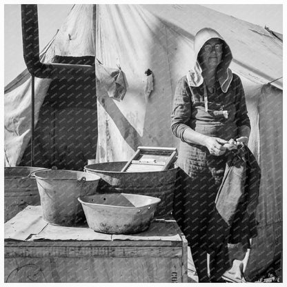 Texas Woman in Carrot Pullers Camp Imperial Valley 1939 - Available at KNOWOL