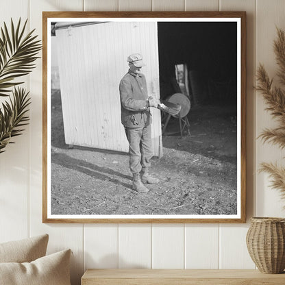 Tip Estes Oils Spade in Vintage 1937 Indiana Photo - Available at KNOWOL