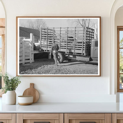 Unloading Hogs at Aledo Stockyards 1936 - Available at KNOWOL