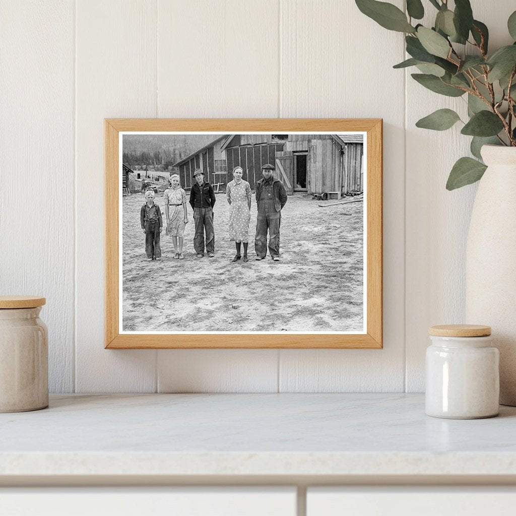 Vintage 1939 Idaho Rural Life Photo Unruf Family - Available at KNOWOL