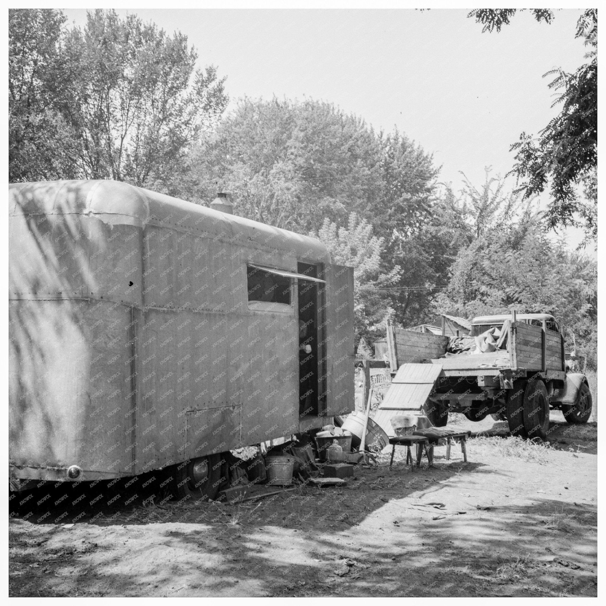 Vintage House Trailer in Yakima Valley 1939 - Available at KNOWOL