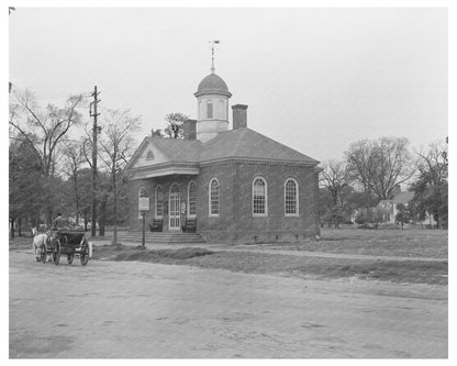 Vintage Williamsburg Courthouse April 1943 - Available at KNOWOL