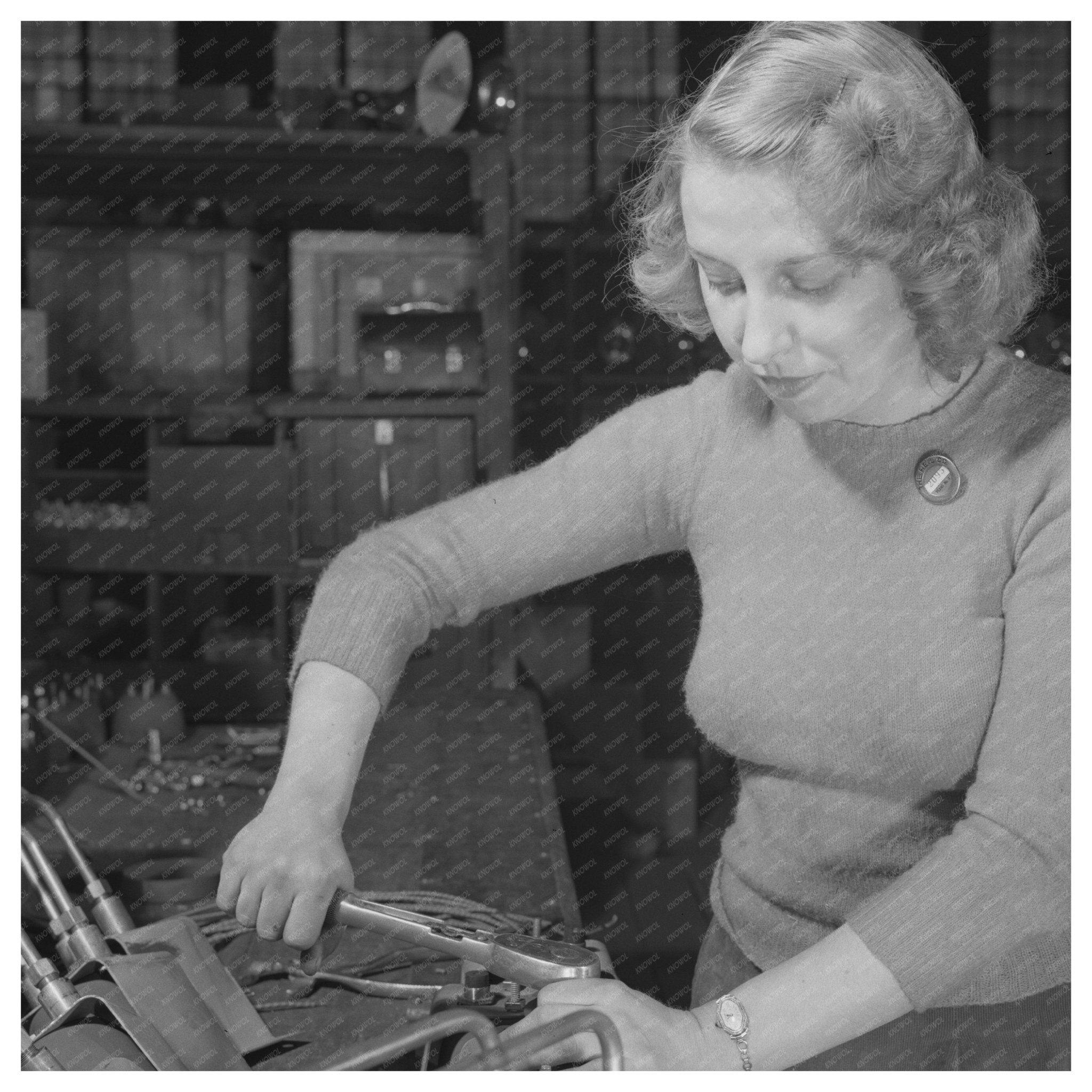 Women Assembling Gasoline Trailer Tanks February 1943 - Available at KNOWOL